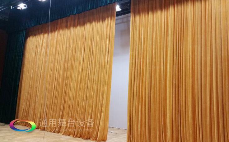 舞臺大幕舞臺阻燃幕布www.m.lsyj88.com.cn、二、三道幕等分割表演區域，移換場景不間斷