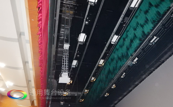 裝飾炫麗舞臺，提升演出效果！通用舞臺教您一圖看懂舞臺阻燃幕布