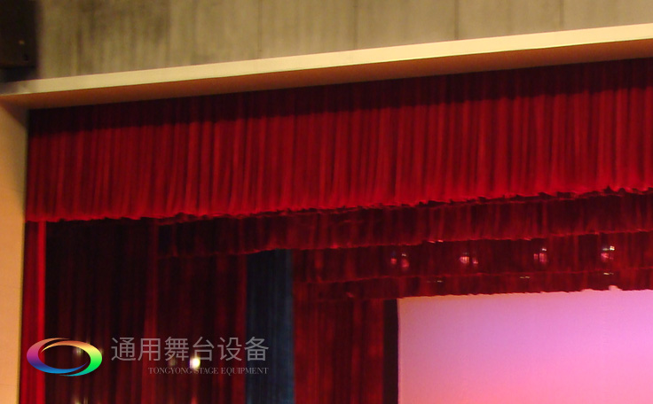 舞臺劇場布置一套完整的舞臺阻燃幕布需要幾層？