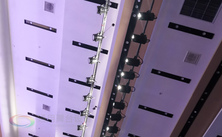 南京某國企禮堂舞臺(tái)系統(tǒng)分項(xiàng)工程通過質(zhì)量驗(yàn)收 涉及舞臺(tái)吊桿、舞臺(tái)燈光等項(xiàng)目 現(xiàn)已投入使用