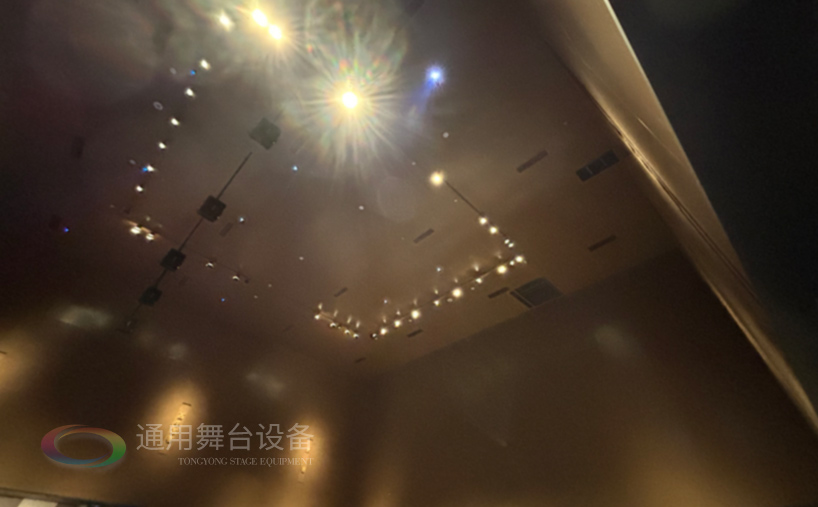 高效安裝舞臺吊桿、阻燃幕布，助力博物館多功能舞臺升級